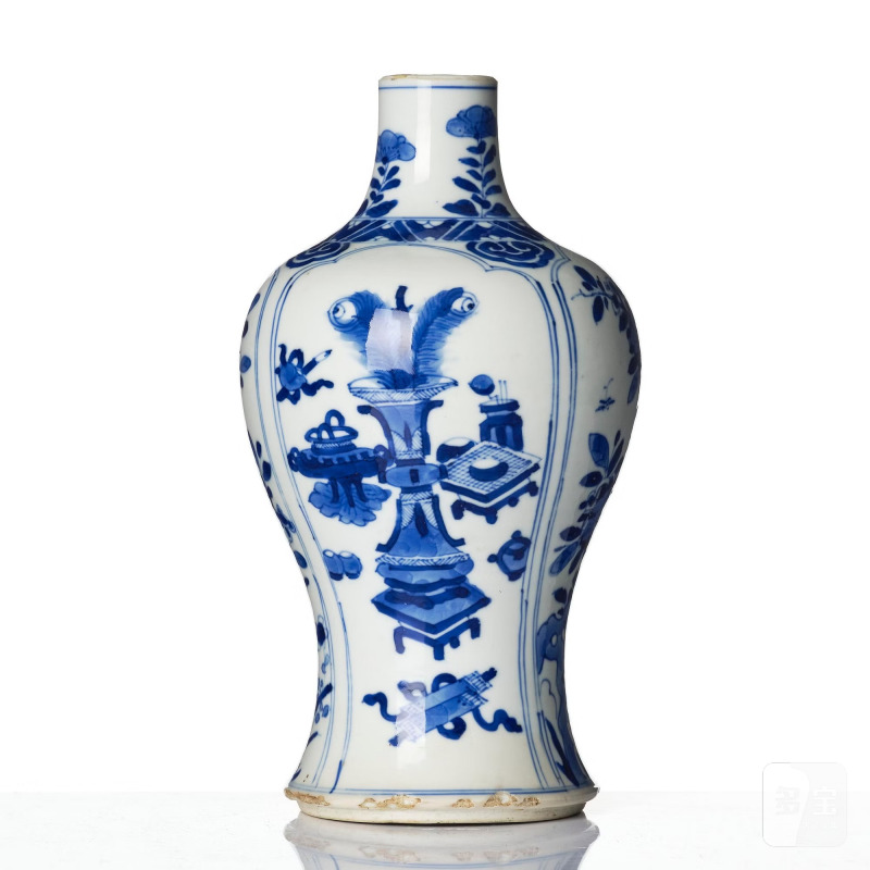 A blue and white 'antiques' vase, - 图2